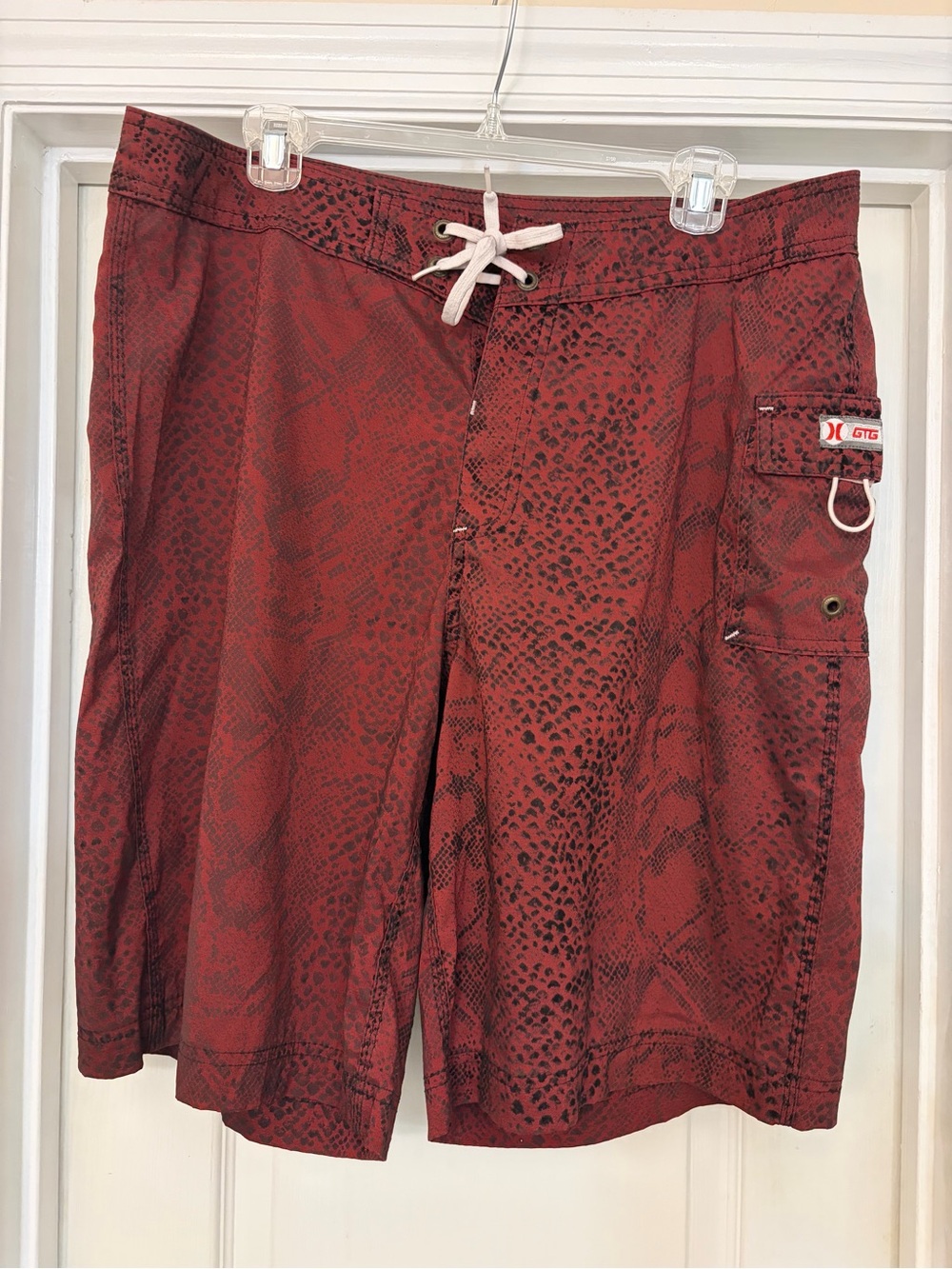 Hurley Men’s Red Snake-Print Board shorts vintage swim trunks 36-38